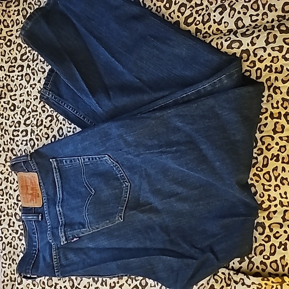 Levis - Picture 3 of 5